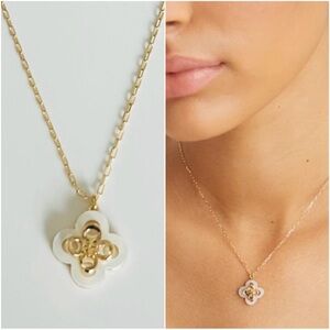 ** SOLD!    TORY BURCH Gold / Mother Of Pearl  Kira Clover Pendant Necklace NWT